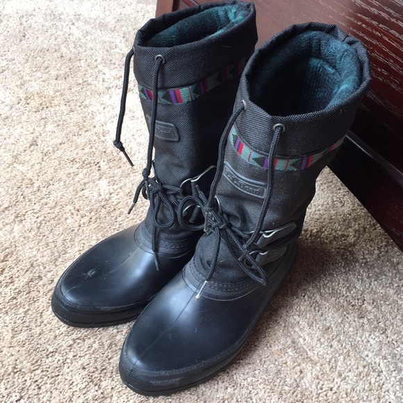 L.L. Bean Shoes - L.L. Bean hiking rain everything Aztec boot size 8